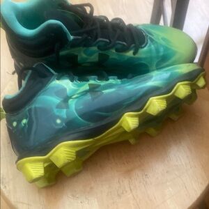 Under Armour Green and Yellow Sneakers Dynamic Design